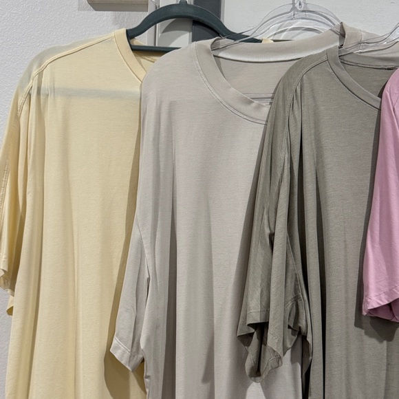 LuluLemon Pocket T - Picture 2 of 5